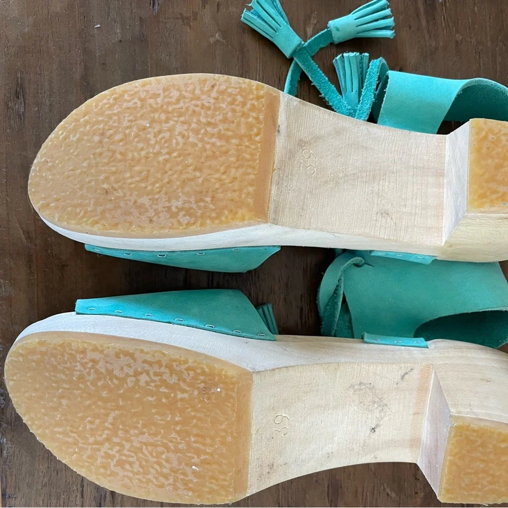 Bryr Hannah Spanish Toe Mid Heel Wood Leather Clog in turquoise size 39 (8-8.5) - Picture 3 of 4